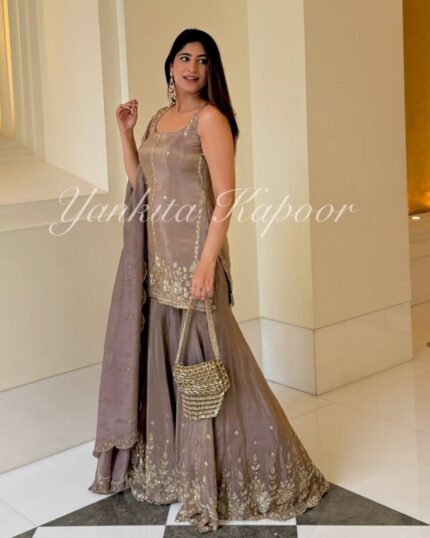 Grace in Every Thread – Shine in Crepe Silk Elegance!