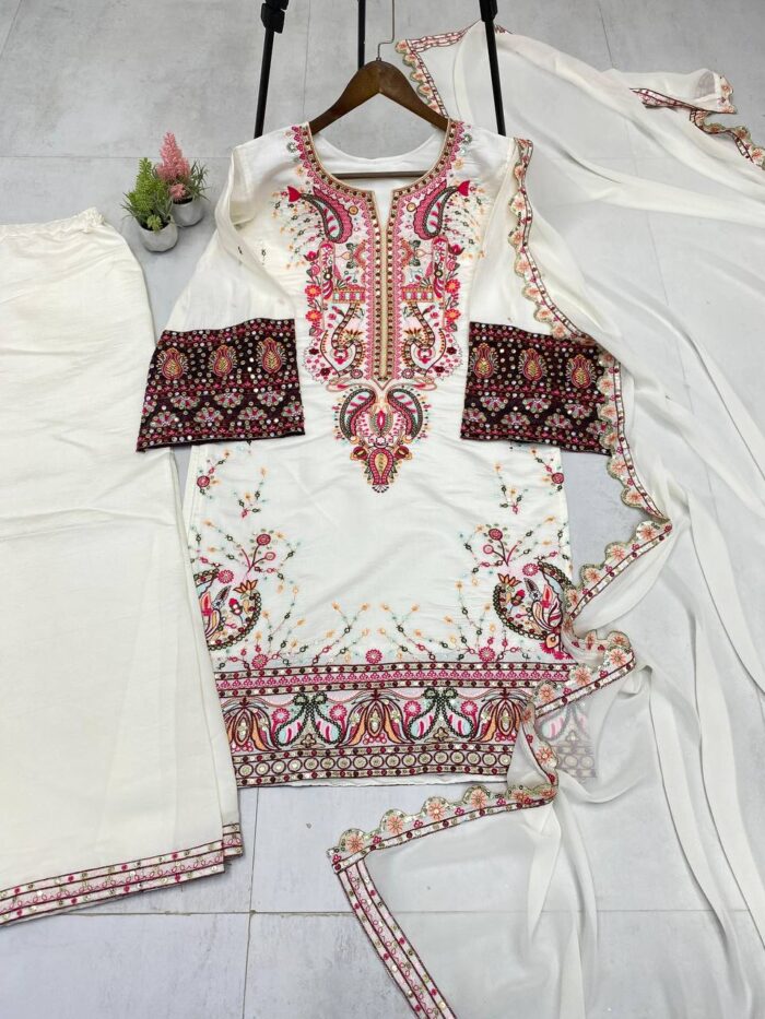 "Style That Shimmers – Roman Silk with a Royal Touch - Image 3