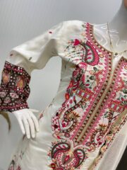 "Style That Shimmers – Roman Silk with a Royal Touch - Image 4