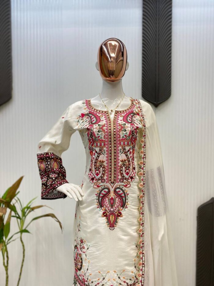 "Style That Shimmers – Roman Silk with a Royal Touch - Image 5
