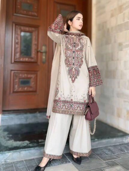 "Style That Shimmers – Roman Silk with a Royal Touch