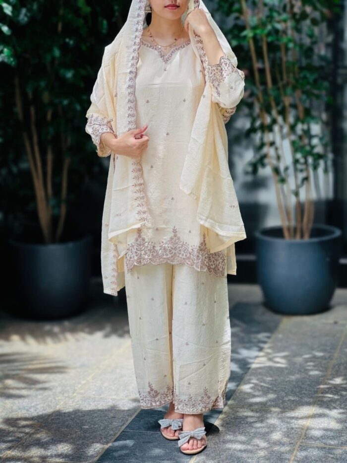 Elegance in Every Thread – Crafted for Royal Charm - Image 5